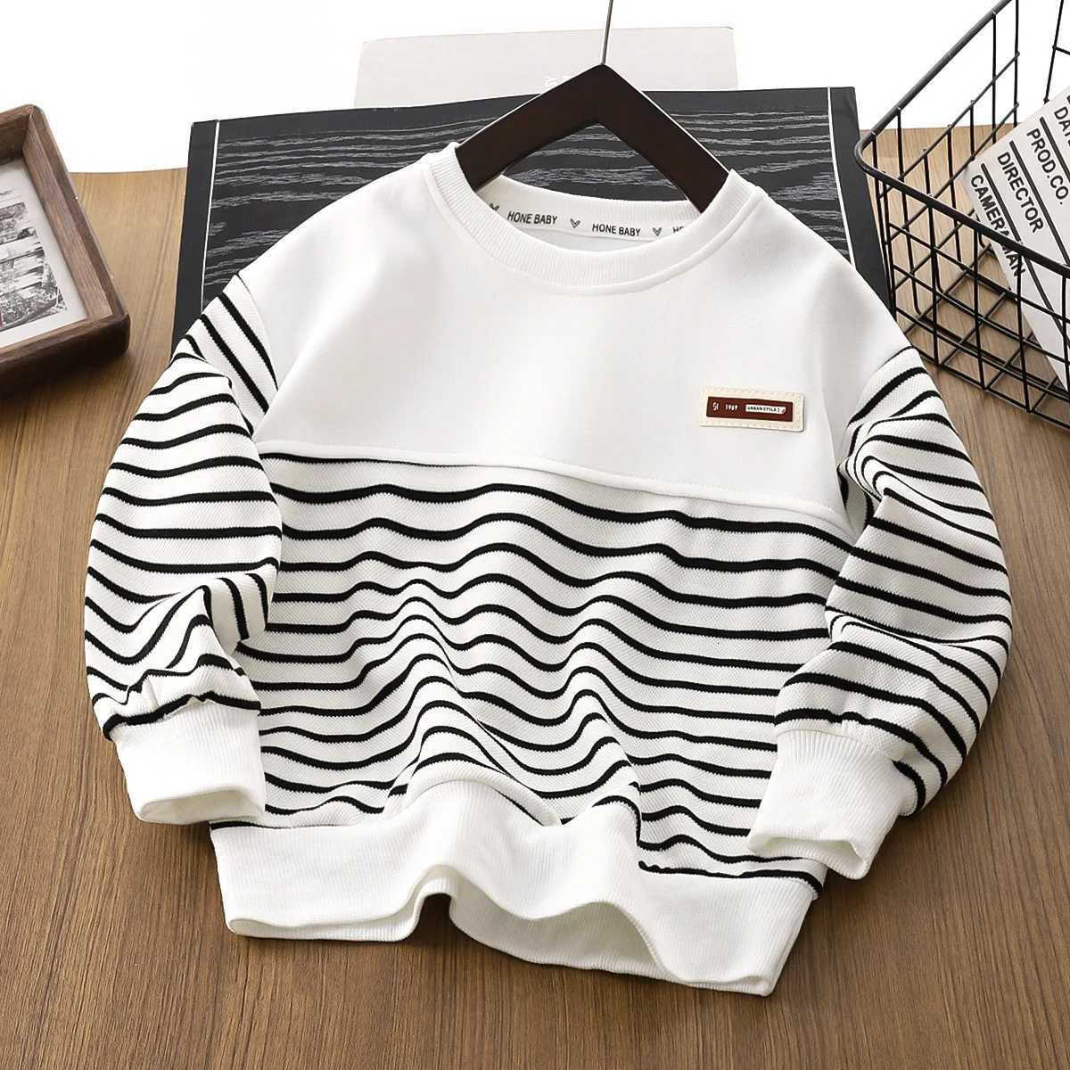 Childrens hoodie 2025 Spring and Autumn new style boys half zip hoodie Korean version striped lapel mid size childrens roundT251030