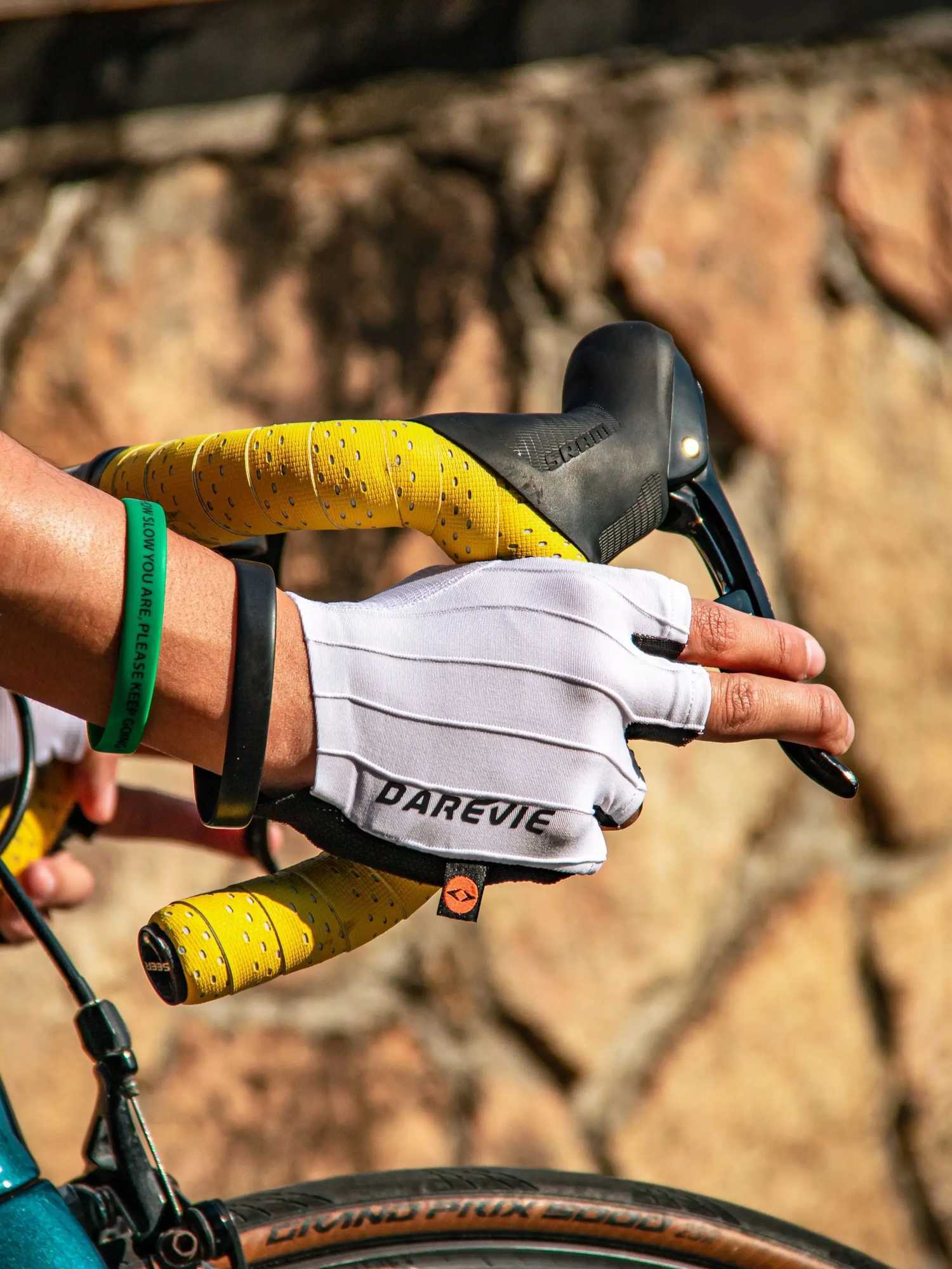 DAREVIE Cycling Gloves Italy Elastic Interface Shockproof 200kgm Pad Mens Cycling Gloves AERO High Speed Bicycle Gloves J251029