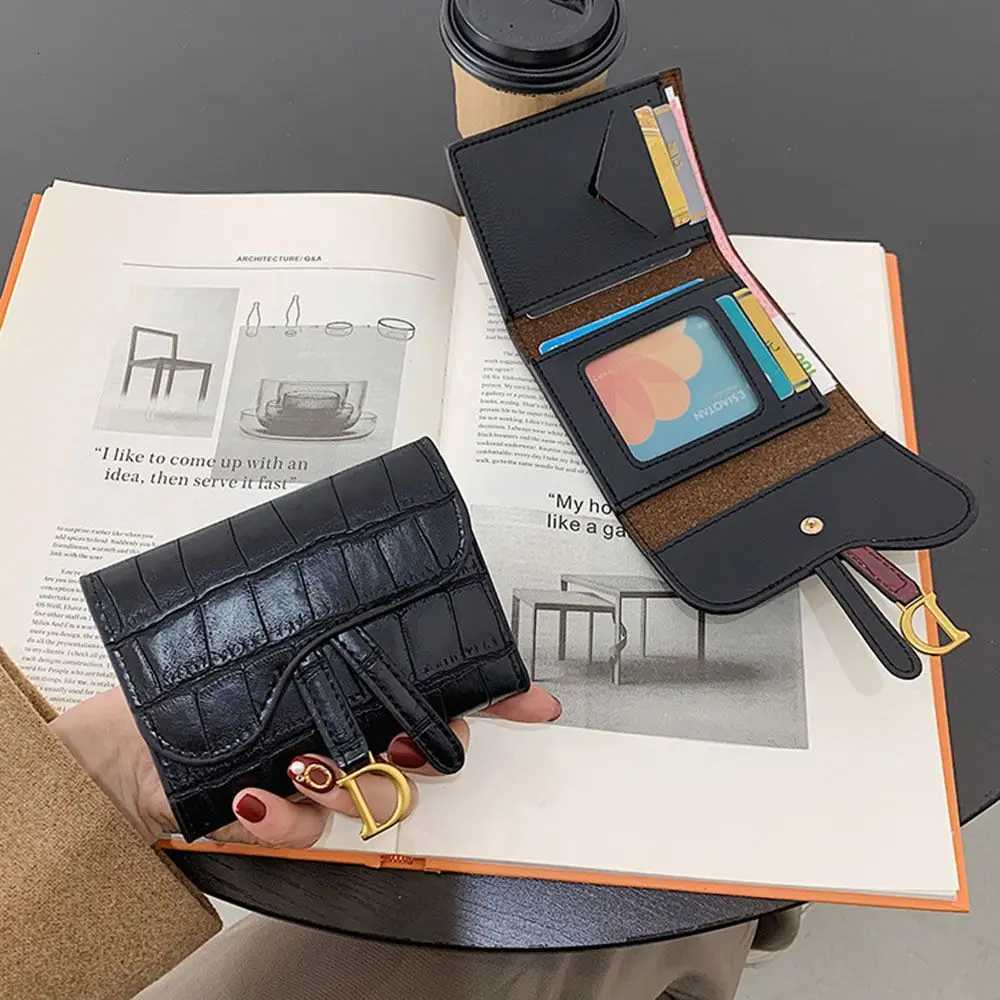 Brand Designer Wallet Wens Wallet Luxury Wens Purse Fi Wallet MtiCard Card Holder Small Coin Purse New Cluh Bag D251030