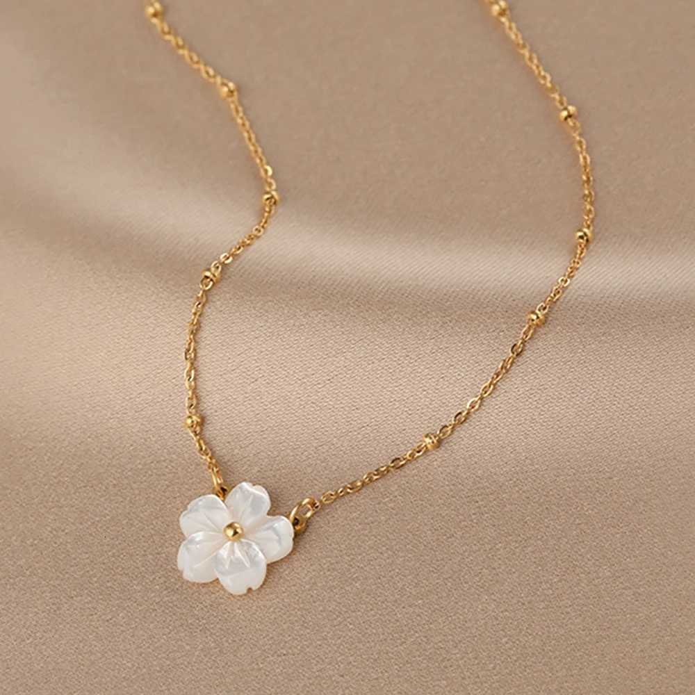 Fashion White Shell Sakura Pendant Necklace Vintage Stainless Steel Metal 2024 Exquisite Charm Flower Jewelry GiftXJ251030