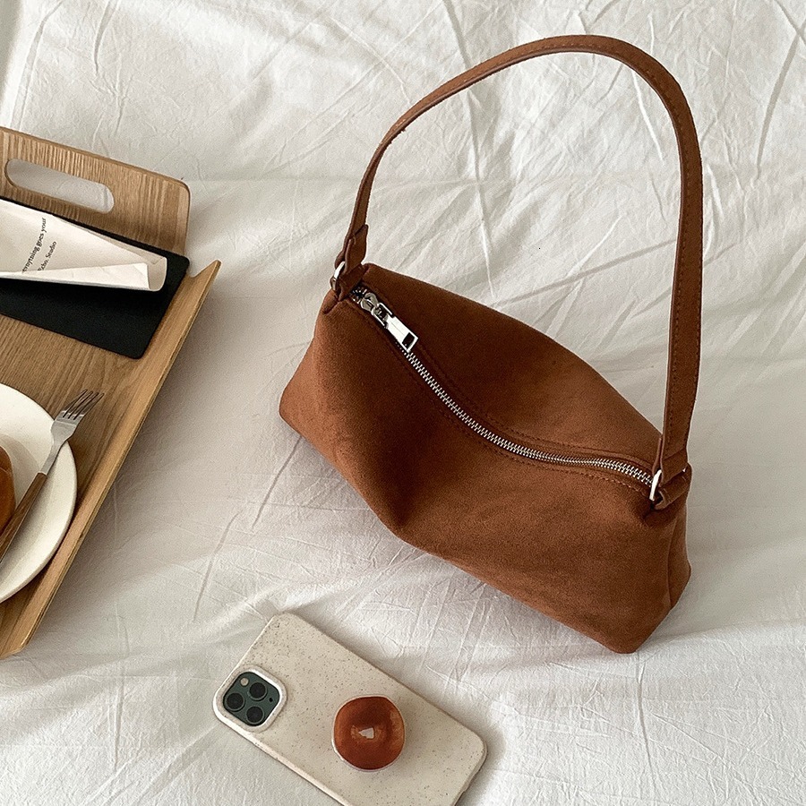 New plush niche style women's armpit bag, high-end retro small plush bread bag, fashionable women's shoulder bag, trendy designer bag