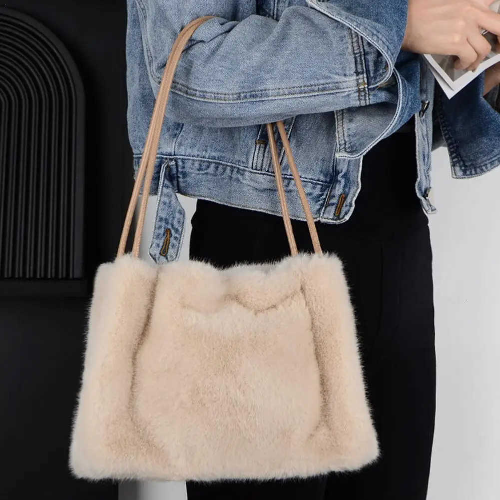 7colors Faux Fur Tote Bag Womens Bucket Plush Luxury Design Ladies Handbags Soft Winter Crossbody Shoulder Bags M251030