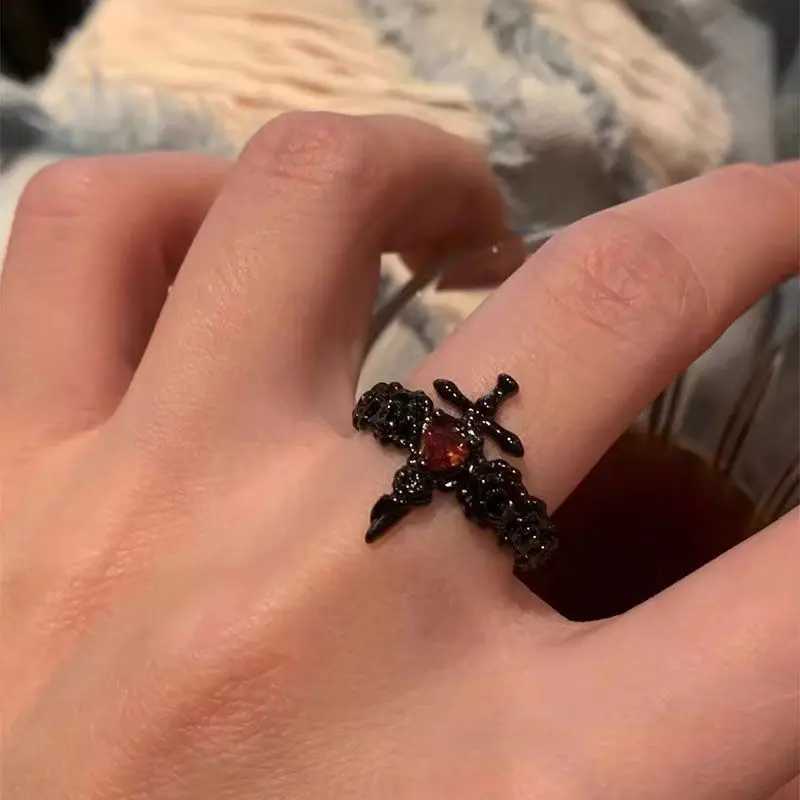 Y2K Kpop Black Silver Color Thorn Crow Rings for Women Men Punk Red Zircon Heart Opening Rings Gothic Creative Jewelry GiftW251030