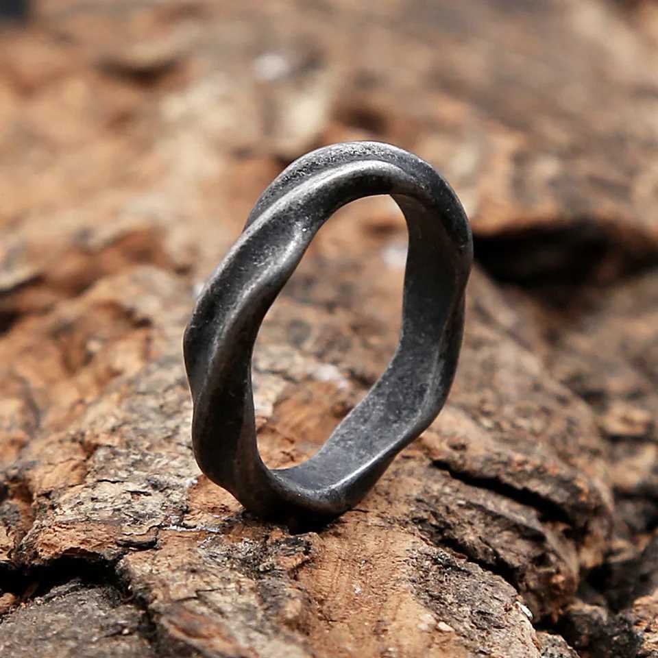 Punk Fashion 316L Stainless Steel Mobius Rings Gothic Vintage Simple Couples Finger Ring for Men Women Biker Jewelry W251030