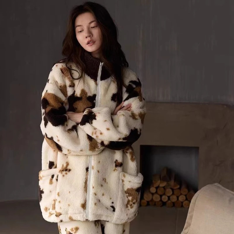 Pajamas Womens Autumn and Winter Flannel Loungewear Coral Fleece Thickened Fleece Polka Dot Zipper Warm Clothes Set 251029