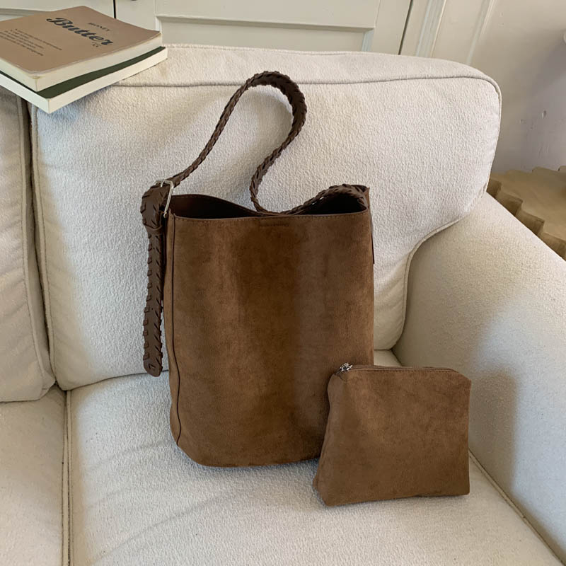 Winter women's fashionable large capacity synthetic leather handbag, casual simple classic work shoulder bag, popular college student crossbody b