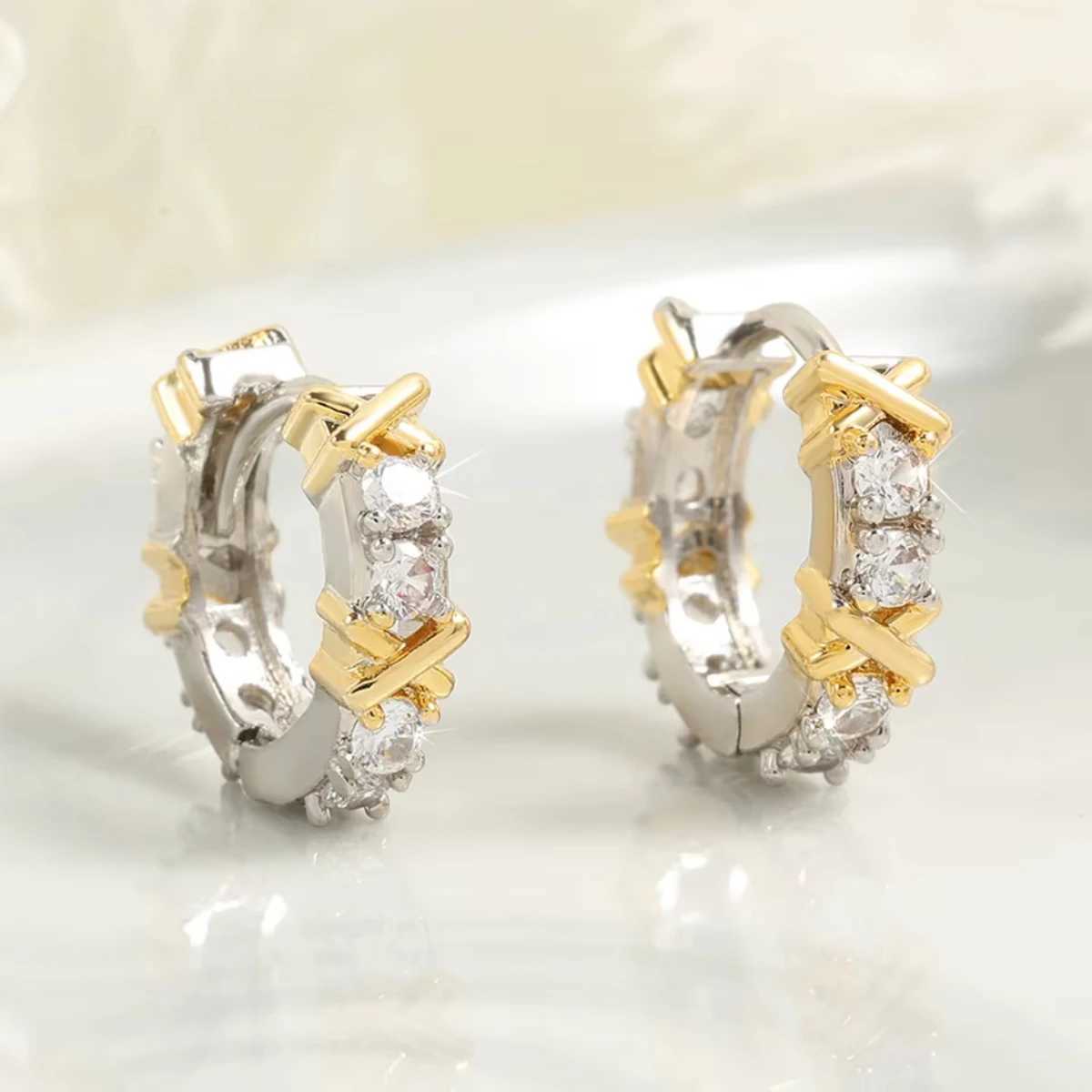 Korean Fashion Simple Zircon Hoop Earrings For Woman Exquisite Small Circle Earring Ladies Party AccESSoriesW251030