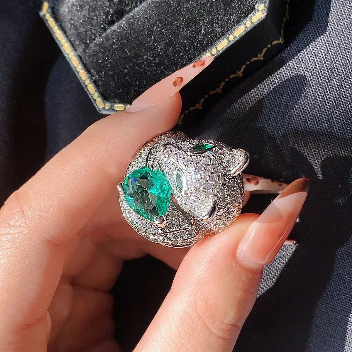 Creative Leopard Head with Green Eyes Stud Ring For Women 925 Silver Micro Paved with CZ Stone Animal Earring Jewelry RingW251030