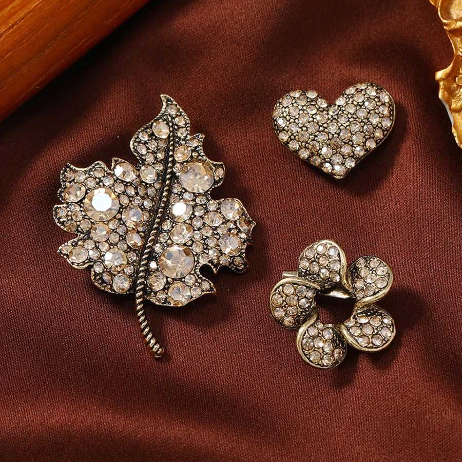 Vintage Women Men Elegant Crystal Heart Bee Chains Brooches Badges Fashion Exquisite Unisex Cross Pearl Pins Accessories Gift Y251029
