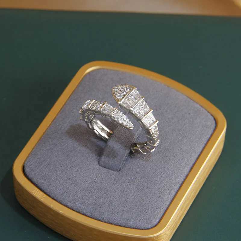 Classic Crystal Snake Adjustable Rings for Women Fashion Brand Jewelry Delicate Zirconia Rings Party Gift AccessoriesW251030