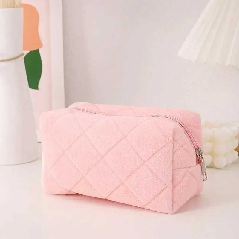 Girls Soft Plush Travel Cosmetic Bag Organizer Case Cute Lady Make Up Case Necessaries Solid Color Plaid Makeup Bag for Women J251115