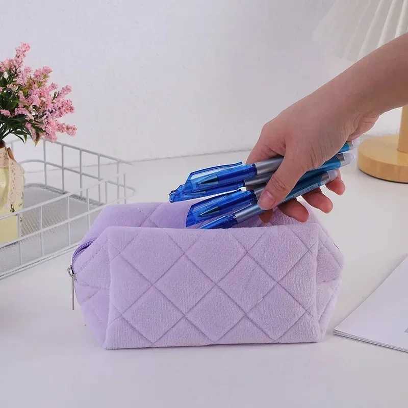 Girls Soft Plush Travel Cosmetic Bag Organizer Case Cute Lady Make Up Case Necessaries Solid Color Plaid Makeup Bag for Women J251115