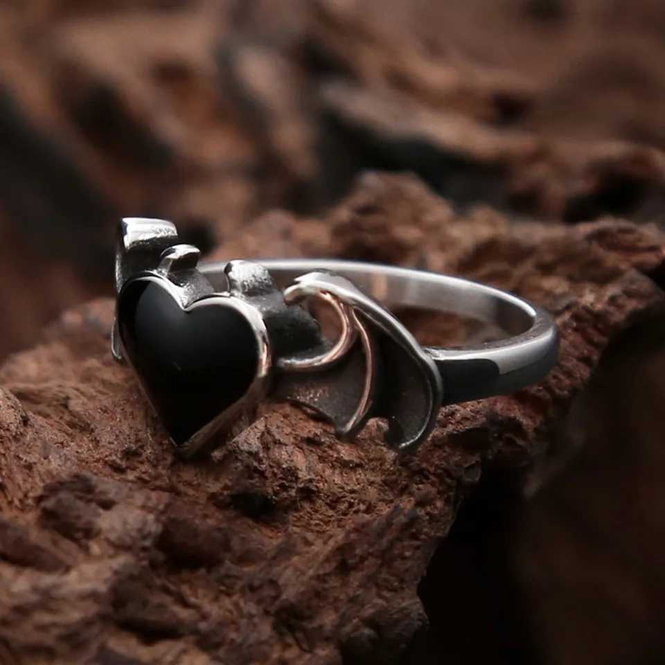 Fashion Vintage Angel Demon Wings Black Heart Ring For Men Women Gothic Biker 316L Stainless Steel Couple Romantic Jewelry GiftsW251030