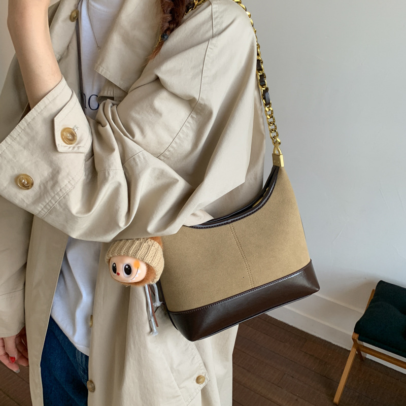 New Women's Large Capacity Bag Fashionable Suede Retro Single Shoulder Underarm Bag Simple Casual Handheld Bucket Bag Trendy Designer Bag