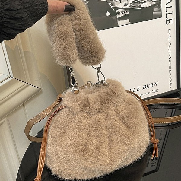TEROUYE Winter New Women's Plush Bag Fashion Simple Solid Color Bucket Bag Korean style Niche Design Handbag Luxury