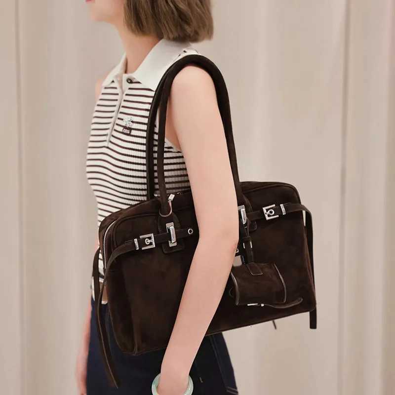 Designer bag Korean Wen Shoder Bag Highend Belt Buckle Design Frosted Tote Bag New Simple Largecapacity Bost Handbag For Wen Y251029