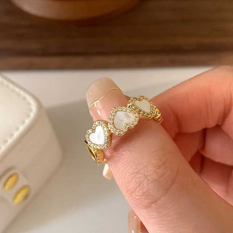 2024 New Korean Oil Dropping Shell Metal Opening Ring Fashionable Elegant Simple Geometric Ring Womens JewelryW251030