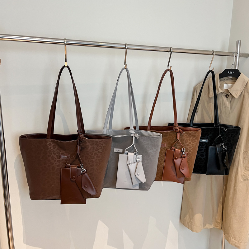 Autumn women's fashionable large capacity synthetic leather handbag, casual simple classic work shoulder bag, popular college student crossbody b