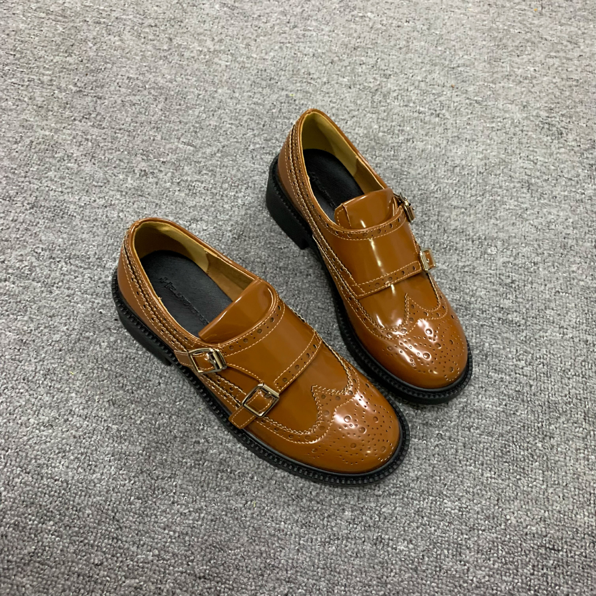 British style exquisite carved baroque single shoes thick heels small leather shoes loafers2025