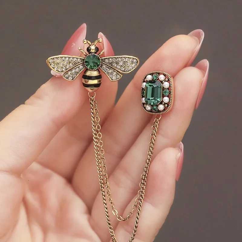 Vintage Blue Crystal Animals Bee Long Tassel Brooches for Women Temperament Exquisite Suit Sweater Pins Jewelry Accessories Gift Y251029