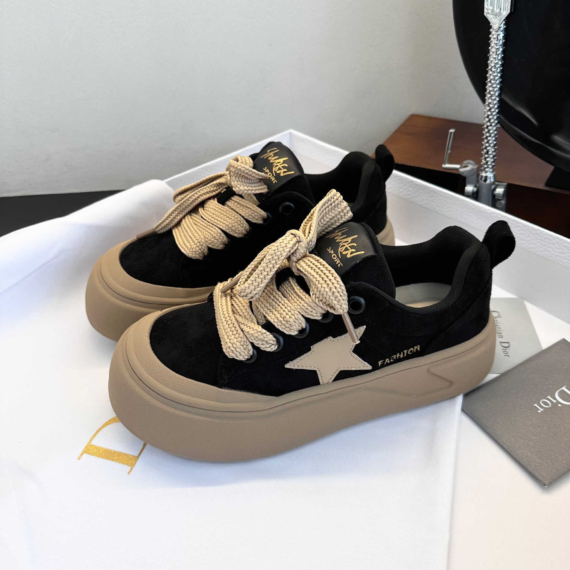 Board shoes women's autumn and winter thickened Maillard American retro style new versatile casual ins niche soft-soled sneakers