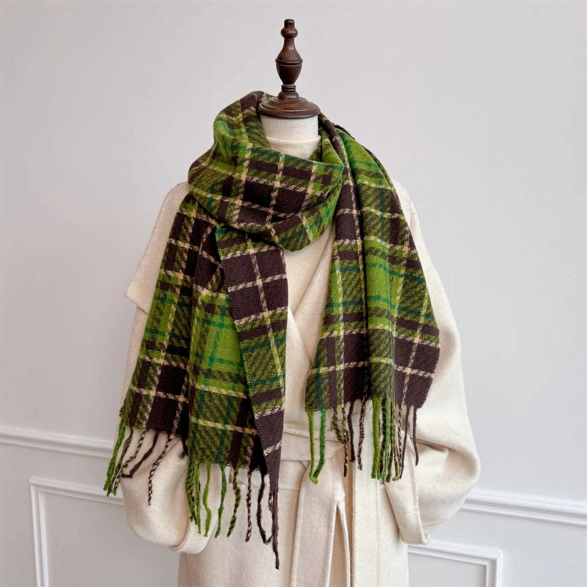 New Winter ShAWl Scarves WrAP 2025 Design Cashmere Scarf Women Warm Fashion Femal Poncho Neckerchief Echarpe BandanAW251030