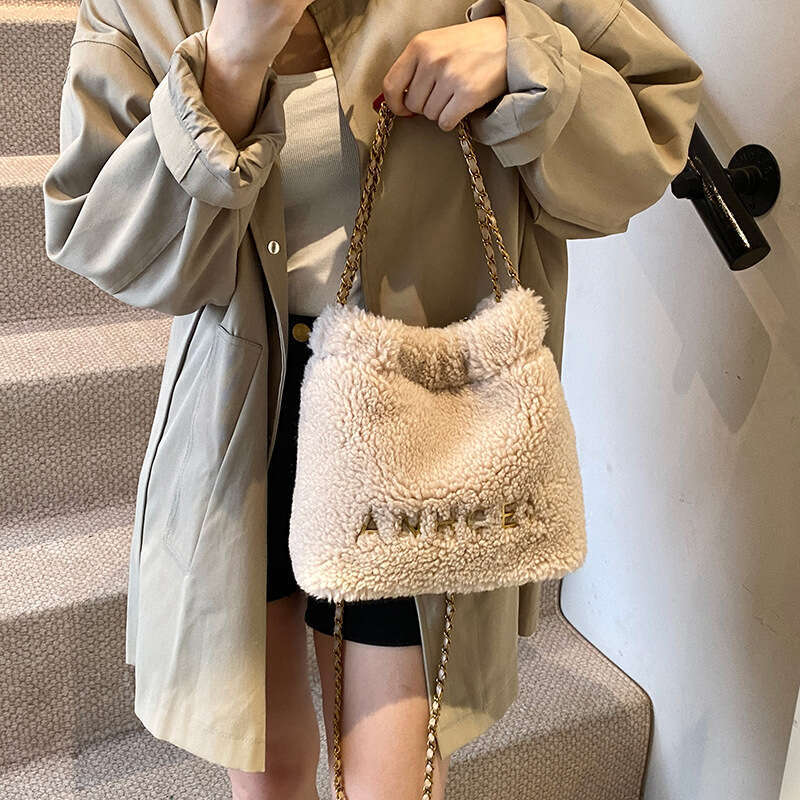 trash bag Super Popular Niche Lamb Wool Fluffy Bucket For Women New Fashion Versatile Chain Crossbody Bag Best Seller