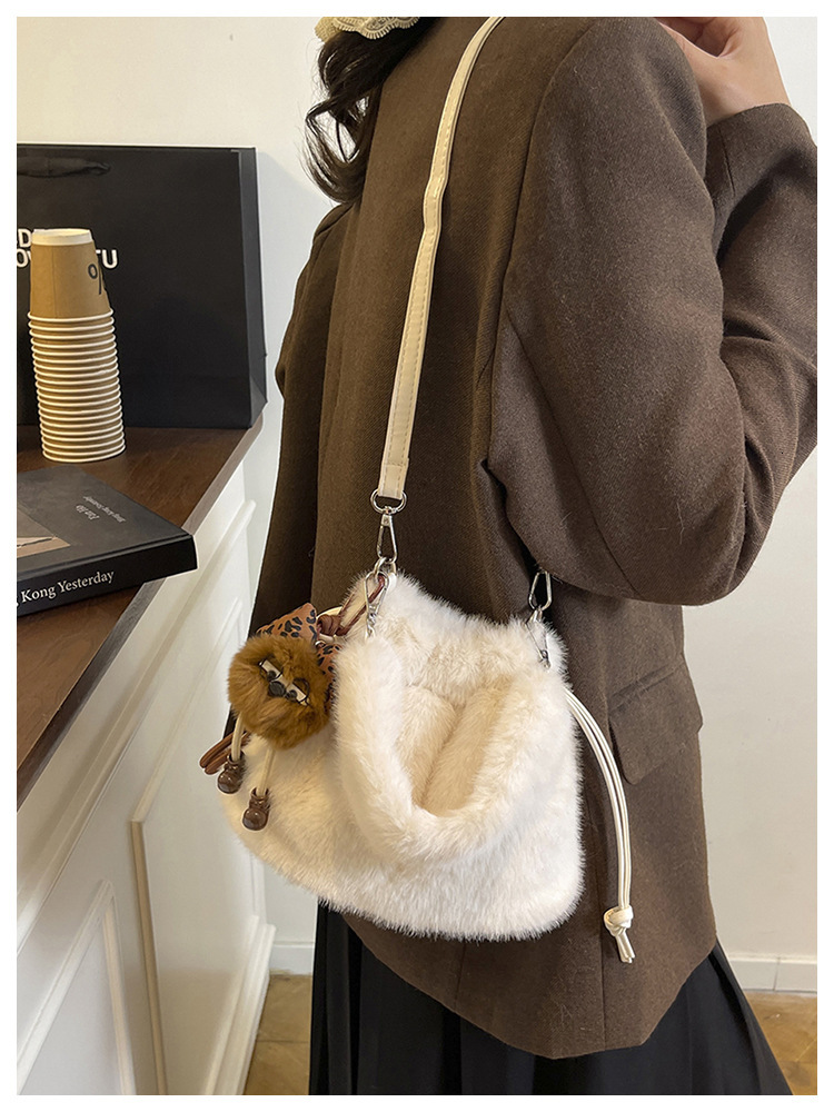 TEROUYE Winter New Women's Plush Bag Fashion Simple Solid Color Bucket Bag Korean style Niche Design Handbag Luxury