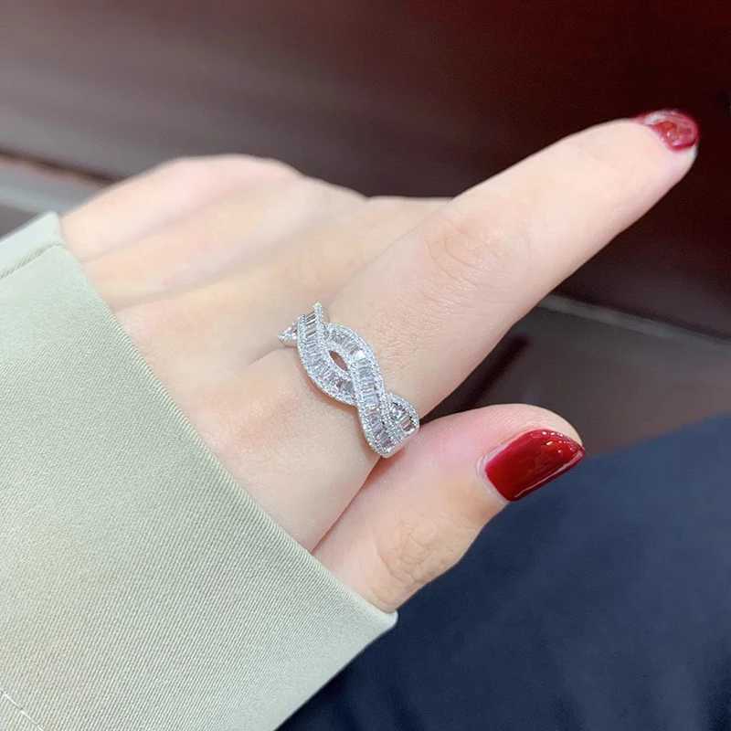 Huitan Twisty Design Women Rings Inlaid Bright Cubic Zirconia For Wedding Party Engagement Delicate Elegant Accessories JewelryW251030