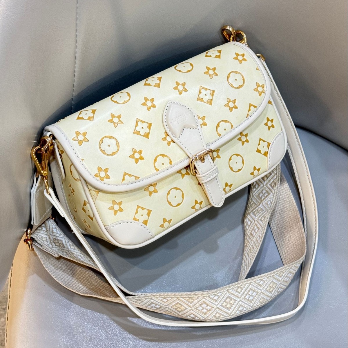 Designer bags Wide Shoulder Strap Women's Bag 2025 New Style Fashionable Printed Bags Single-shoulder small square Bag Versatile crossbody Bag fr