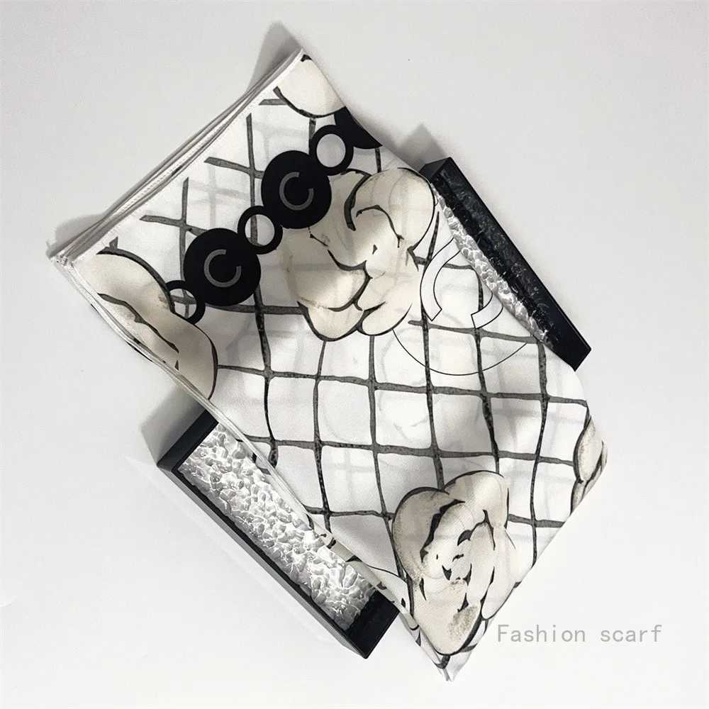 French 90cm Plaid Rose Twill Silk Women Travel Sunscreen Shawl Large Square Scarf Headscarf Scarf Head Scarfs for Women LuxuryW251029