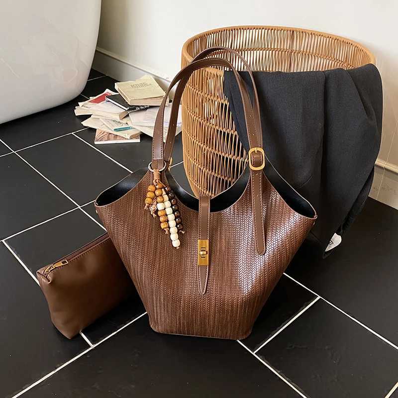 Designer bag Woven Style Shoder Bag Set For Wen Pure Color 2IN1 Shopper Totes With Pendant And Small Pouch 2025 Designer Handbags Y251029