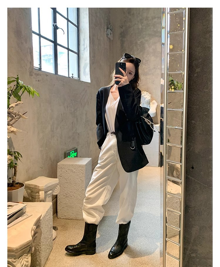 French niche design with genuine leather like V-shaped cut Western style boots for autumn and winter, thick and elegant women's short boots, desi