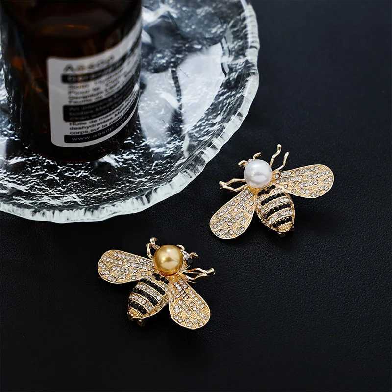 Luxury Vintage Women Crystal Cute Enamel Bee Brooches Pins Baroque Pearl Insect Jewelry Brooch For Lady Badges Lapel Pins Gifts Y251029
