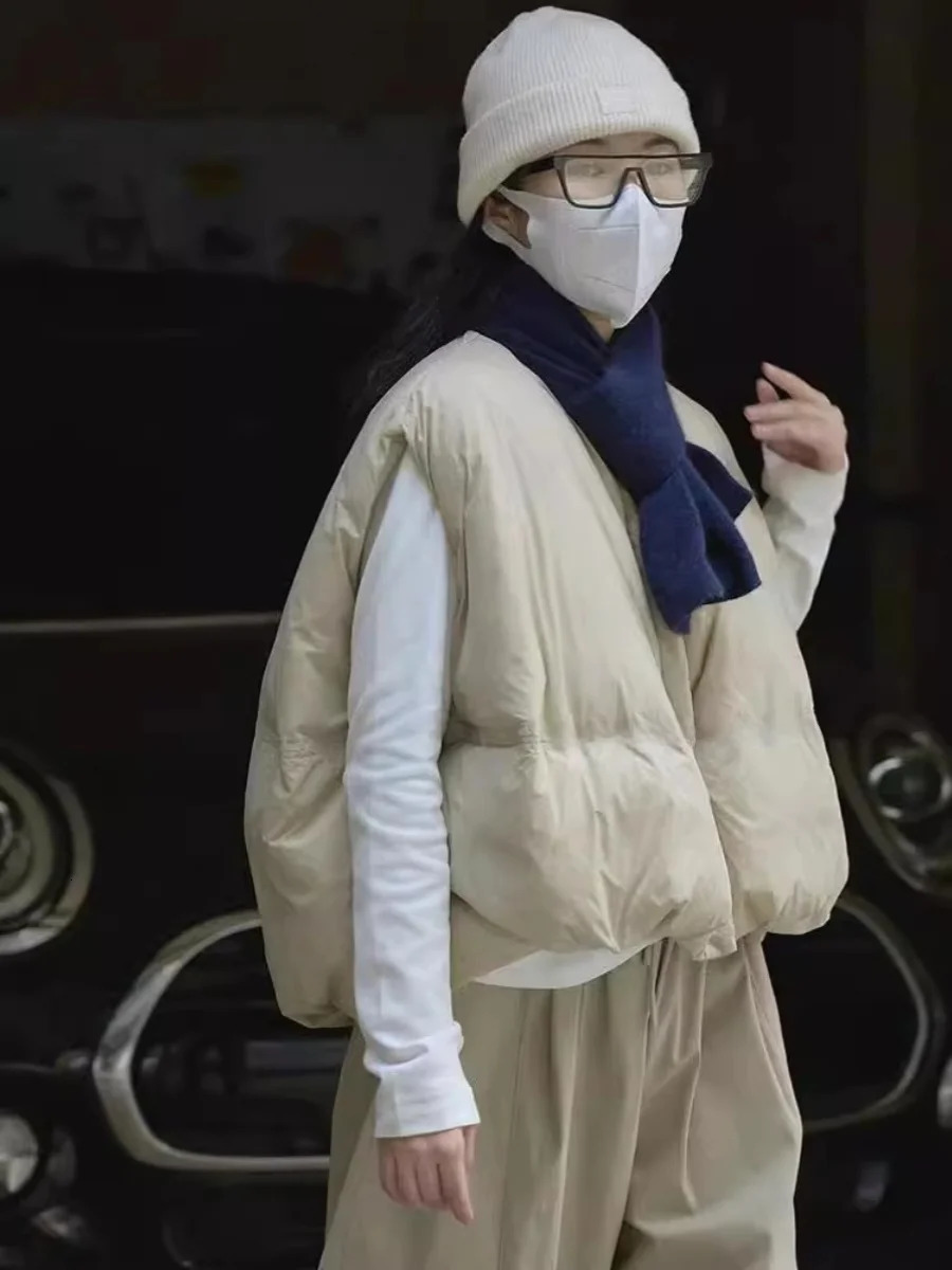 Womens ort White Du down Vest Autumn Winter Sle Outerwear Casual Loose Faion European Sle oulder Pad Jaet 251024