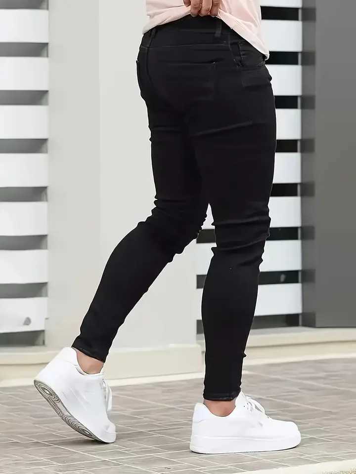 Mens SlimFit Ripped Jeans Stylish Black Distressed Denim with Raw Hem Comfortable Versatile for All Seasons Casual Stree J251030