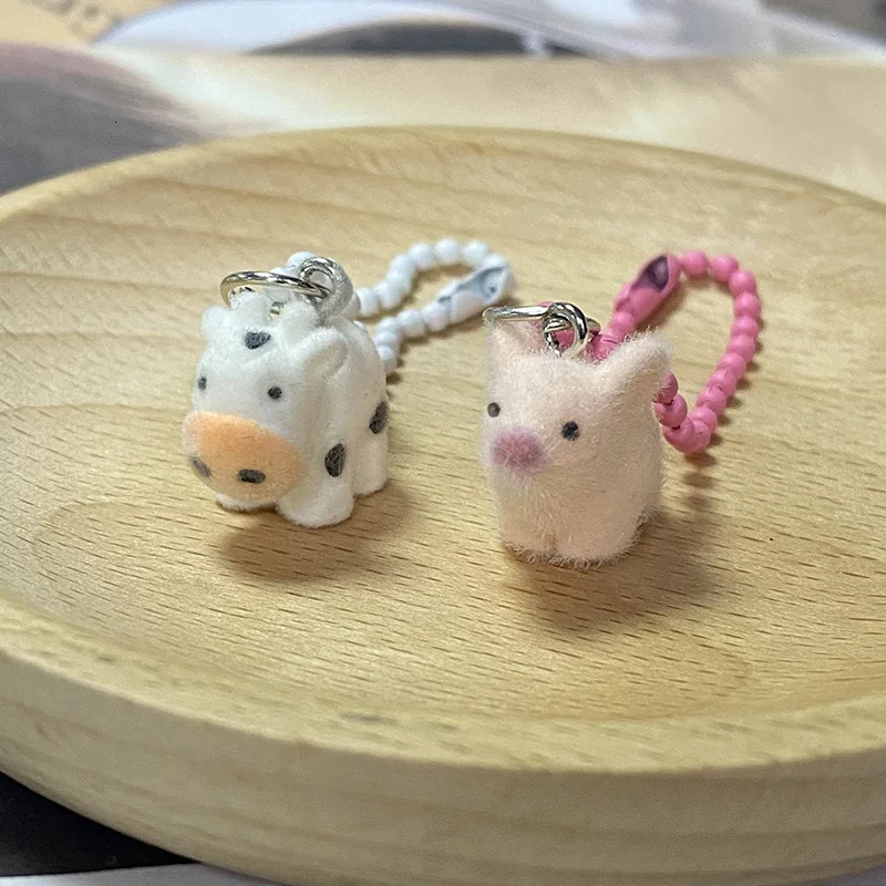 Resin Mini 3D Cow Pig Animal Keychains For Friend Gift Cute Fluffy KitTY Pendant Bag Earphone Case Key Ring Jewelry 251030