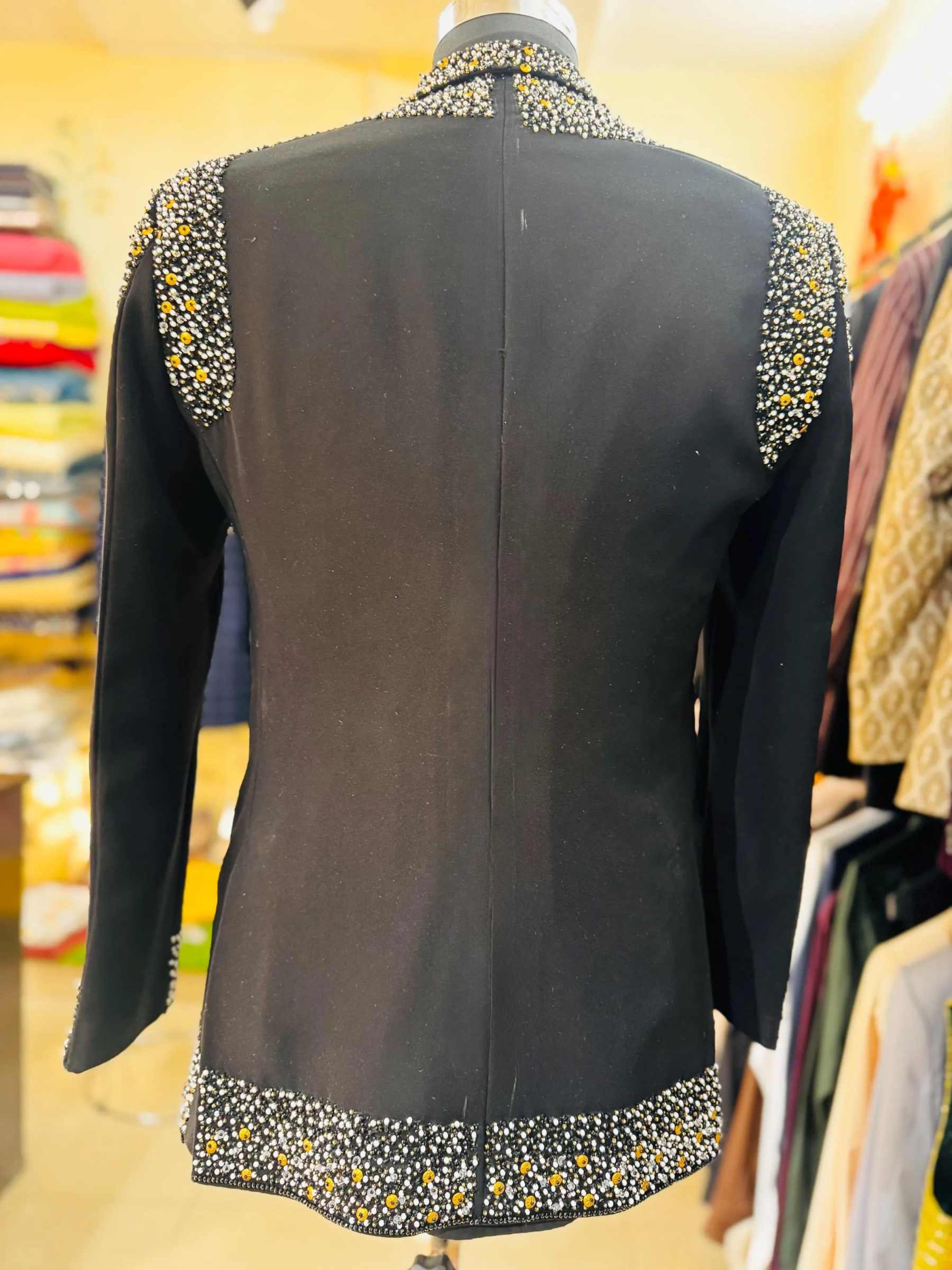 Exquisite Men Suits 2 Pieces Peaked Lapel Crystals Beadeds Business Work Jacket Sets Plus Size Formal Party Customized Wear