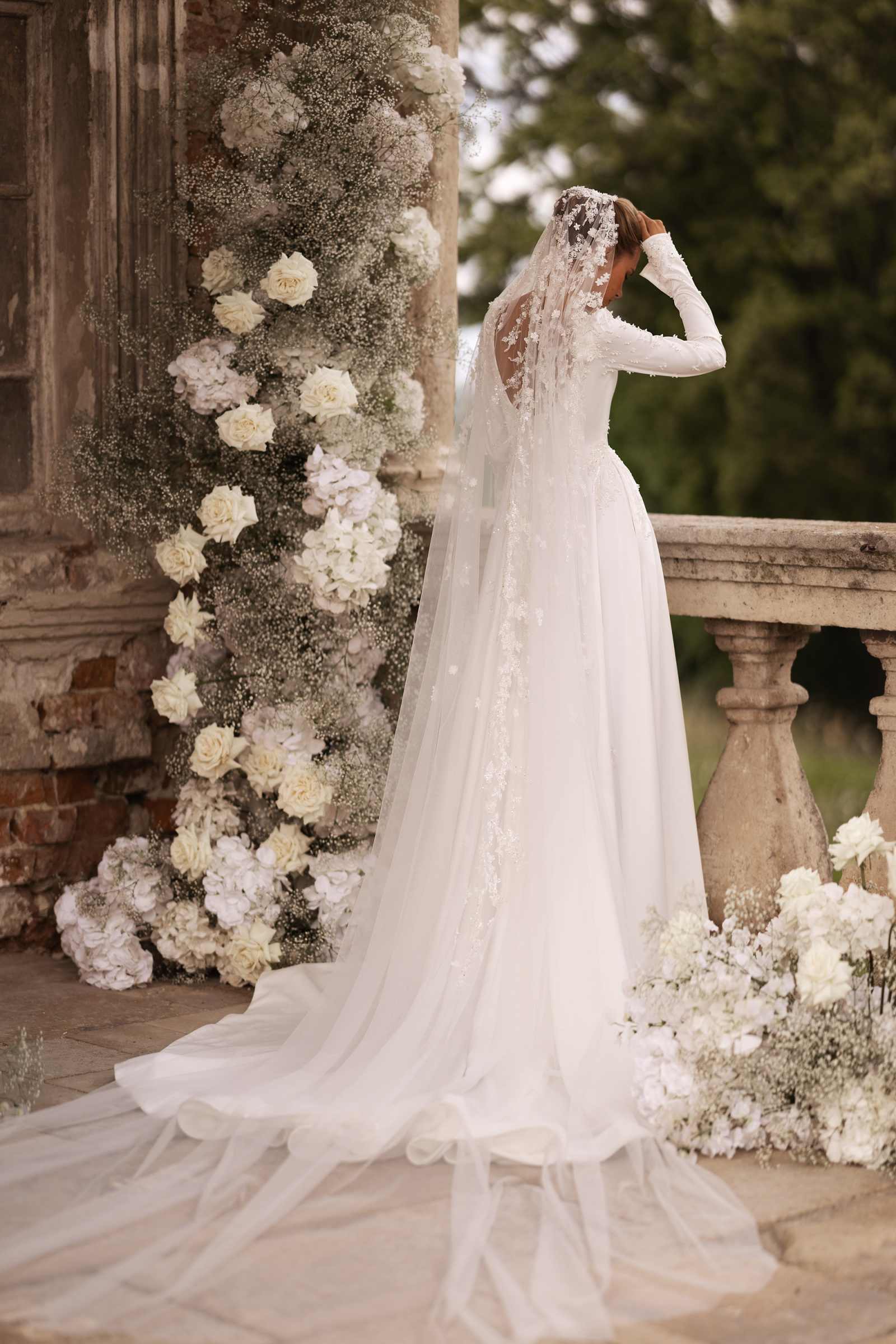 Graceful One Layer Sequins Bridal Veils Long Cathedral Length Pearls Appliques Wedding Veils Customized Velo De Novia