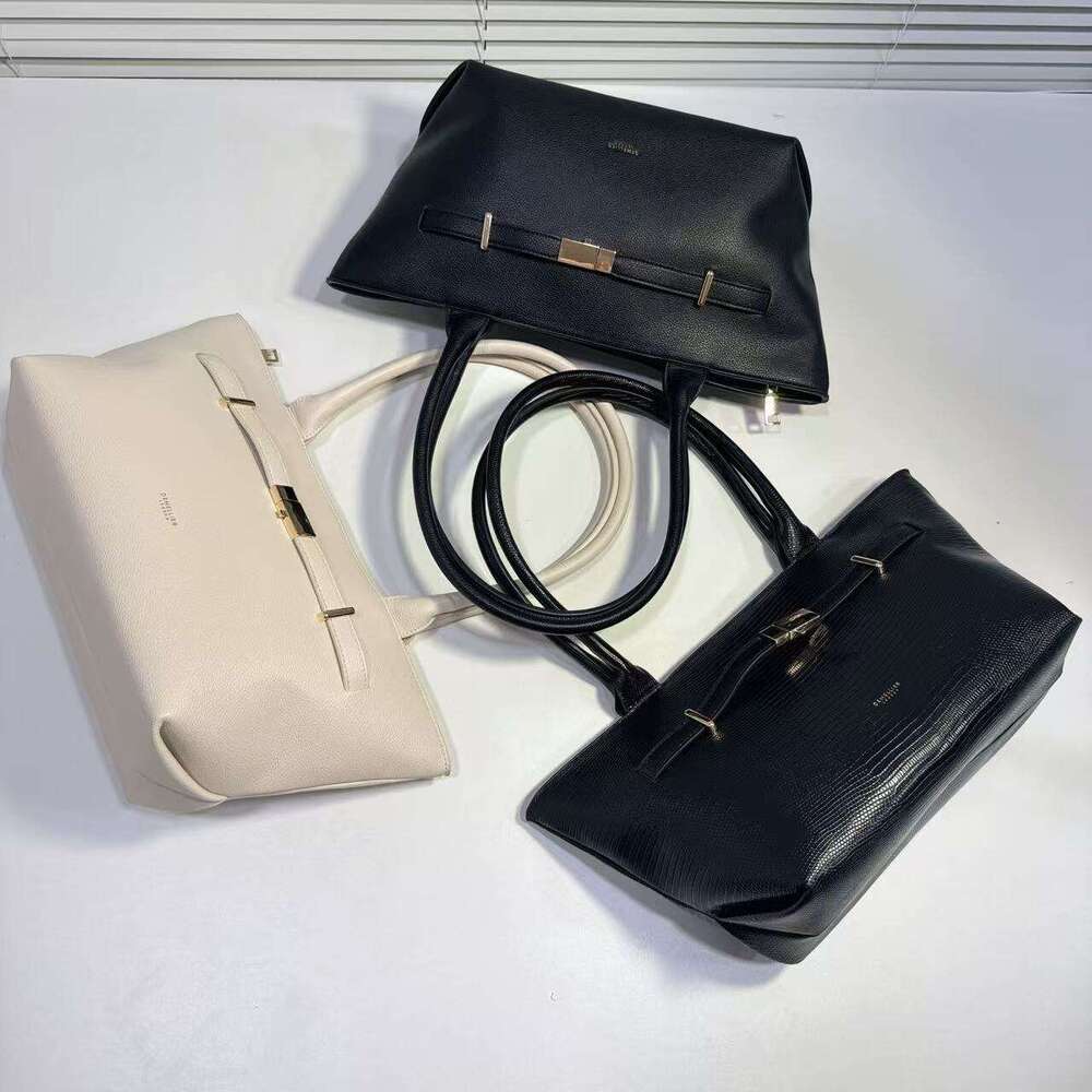 designer bag Luxury bag New Handbag 2025 Versatile Horizontal Genuine Leather Shoulder Baguette Underarm Bag Women's Fashionable versatile single