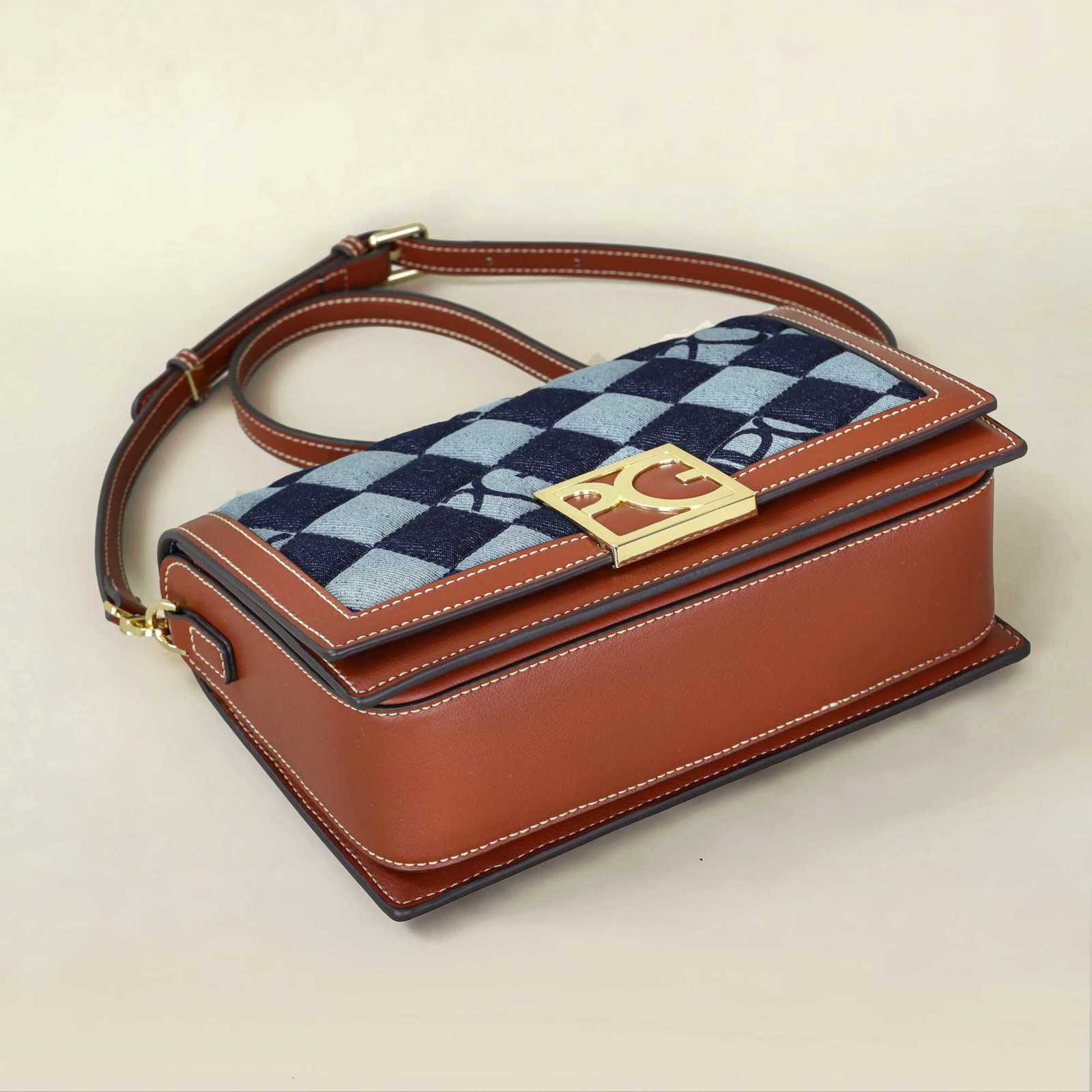 Designer bag PG Exquisite Luxury Brand Fi Design Handbag Classic Solid Design Shoder Bag Dark Letter Embossed Ladies Party Bag Y251029