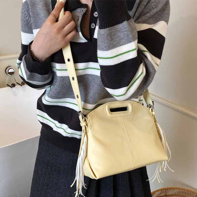 Tassel Lady Clutch With Adjust Shoulder Strap Large Capacity Shoulder Crossbody Bag Korean Fashion Versatile Dumpling Bag 251030