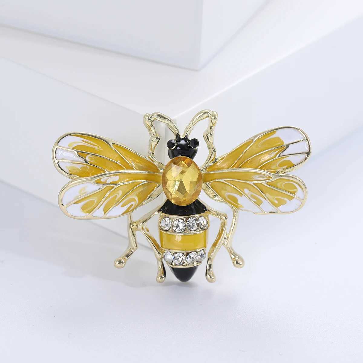 Fashionable Alloy Rhinestone Bee Hornet Brooches Unisex Cute Insect Pin Gifts Trendy Jewelry Accessories Y251029