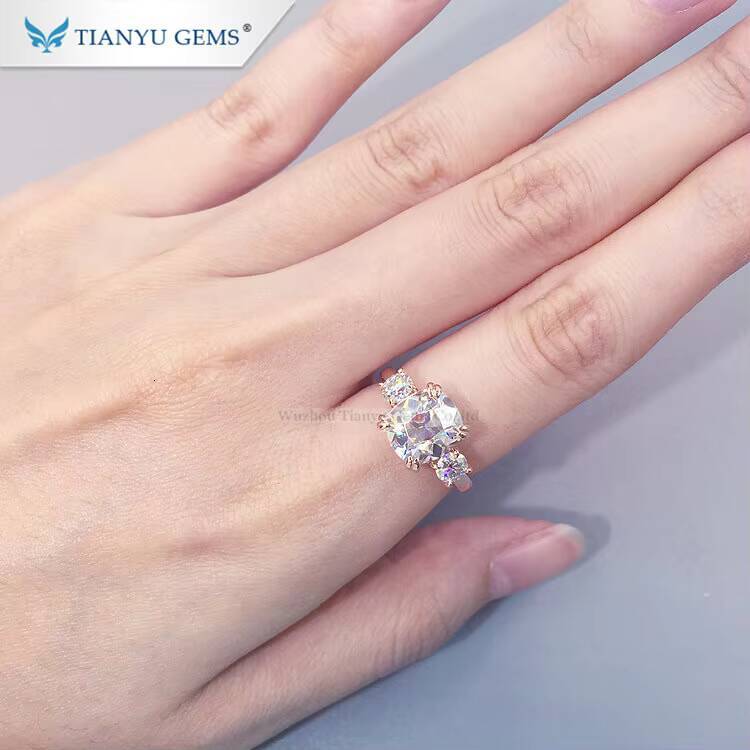 Tianyu Gems 8x9mm Cushion OMC 4mm Round OEC Moissanite 3 Stone Ring Women 18K 14K 10K Gold Wedding Engagement Custom Rings Women