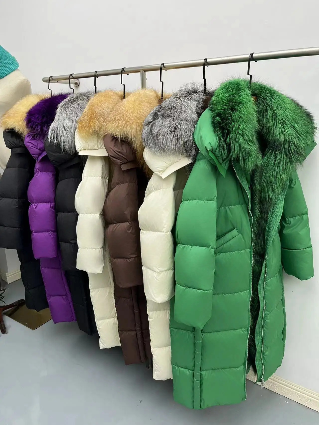 WHOLESALE Winter Premium Fur Collar Goose down Silver Thiened Long OverKnee Womens down Jaet Warm Commute Sle Coat 251028