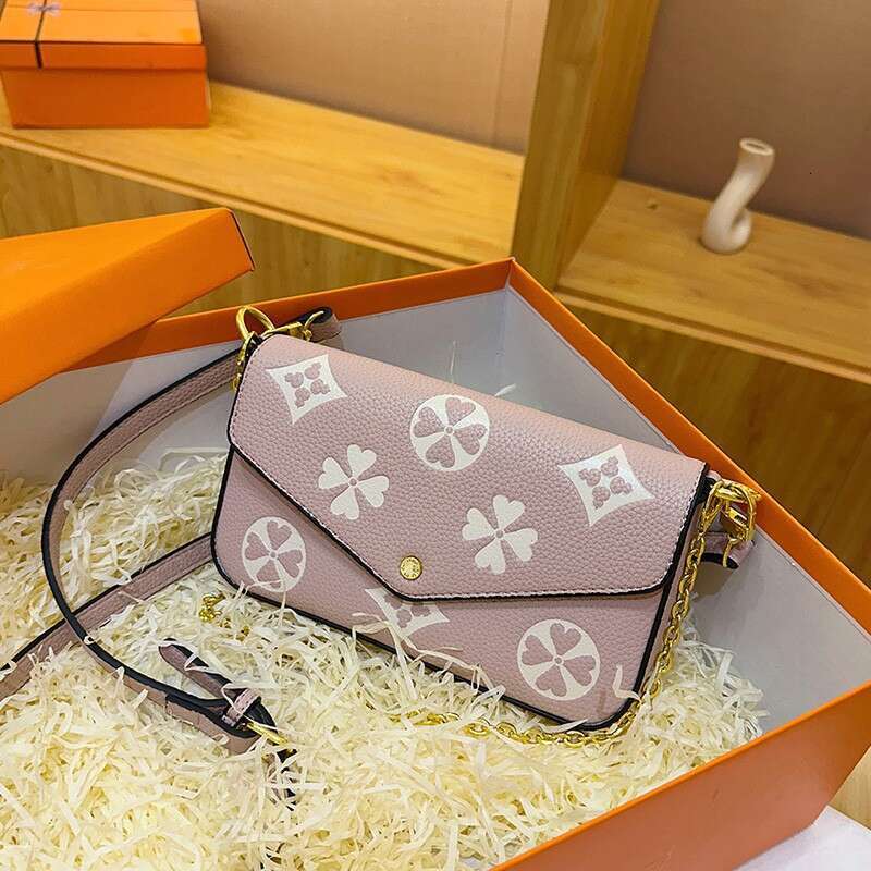 Designer bag 2025 Chain for Women High-end Small Fashion Envelope Single Shoulder Underarm Three-in-One Women's Bag