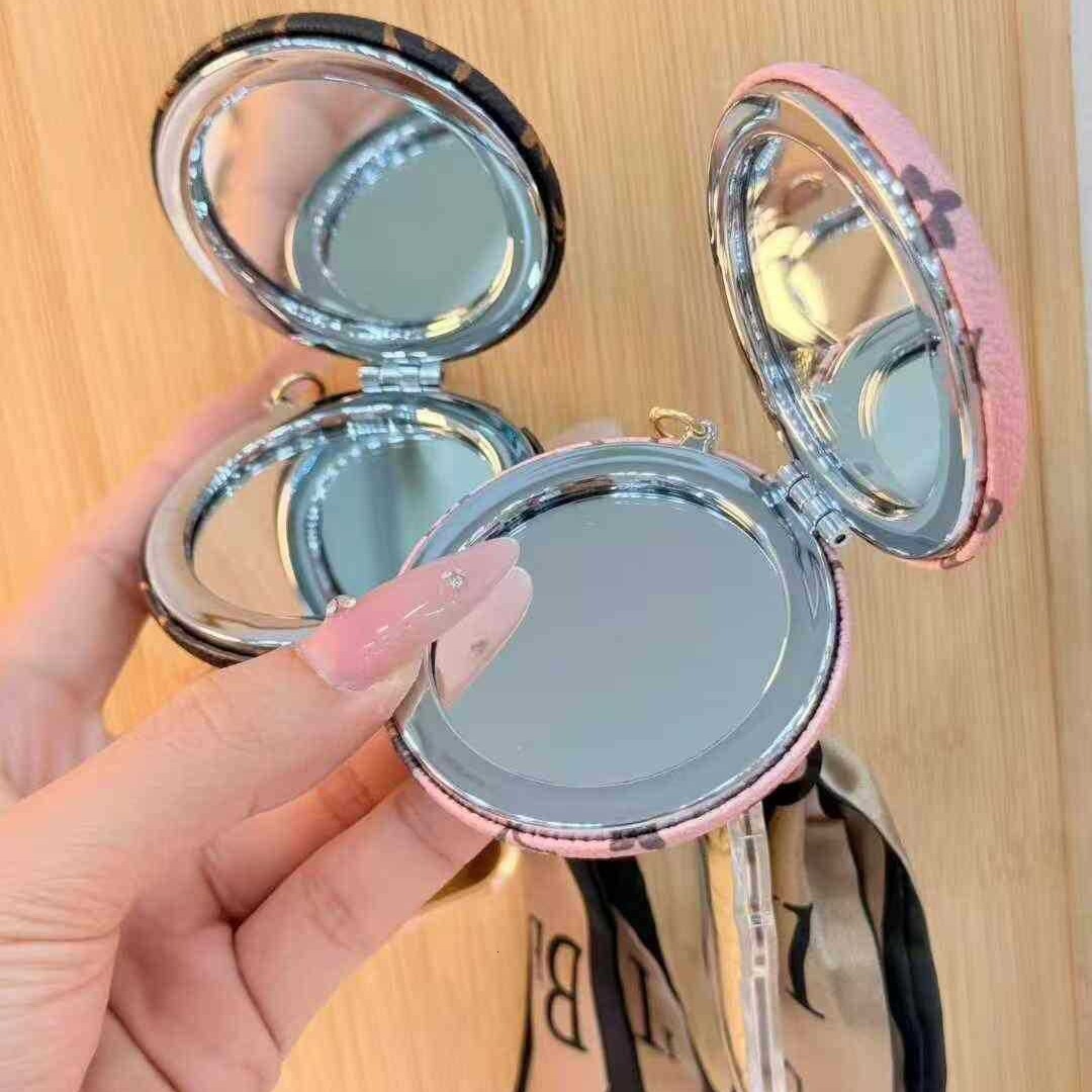 Makeup Keychain Exquisite Vintage Leather Double-Sided Mirror Bag Pendant Light Luxury