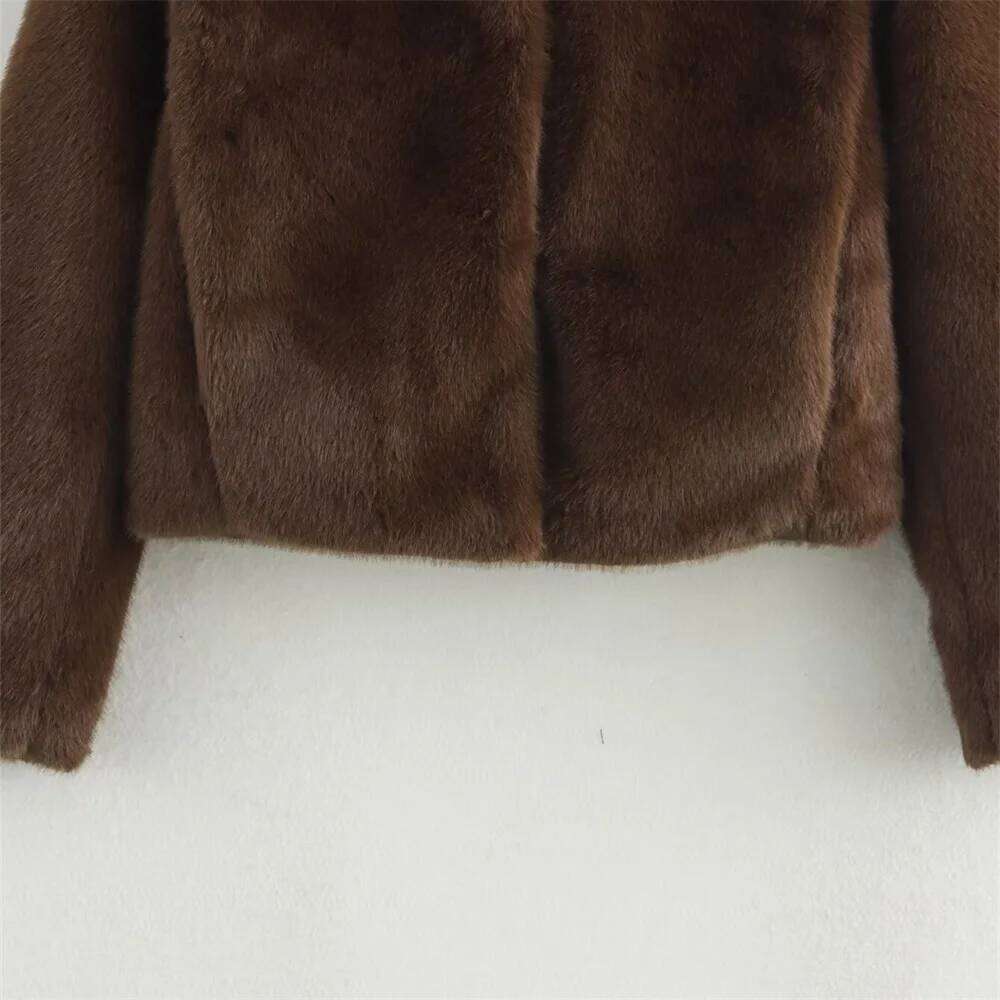 Loose Lapel Button Embellished Brown Long Sleeved Jacket For Women's Autumn And Winter Collection