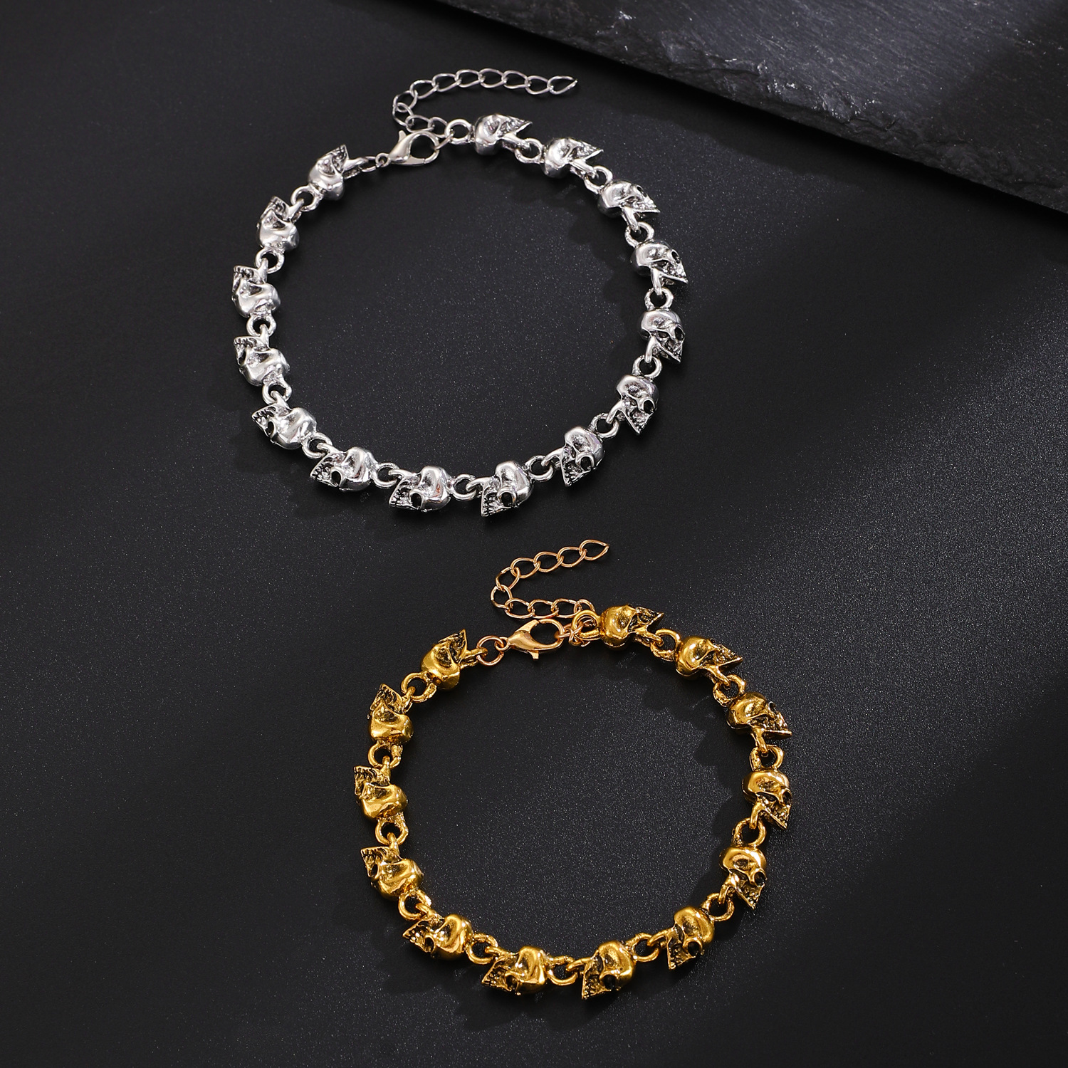 Elegant Black-Skeleton Motive Chain Bangle Crafted with Strong Materials