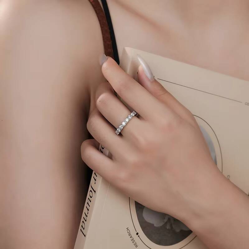 Luxury Dainty 925 Sterling Silver Round Full Moissanite Engagement Rings for Women for Wedding